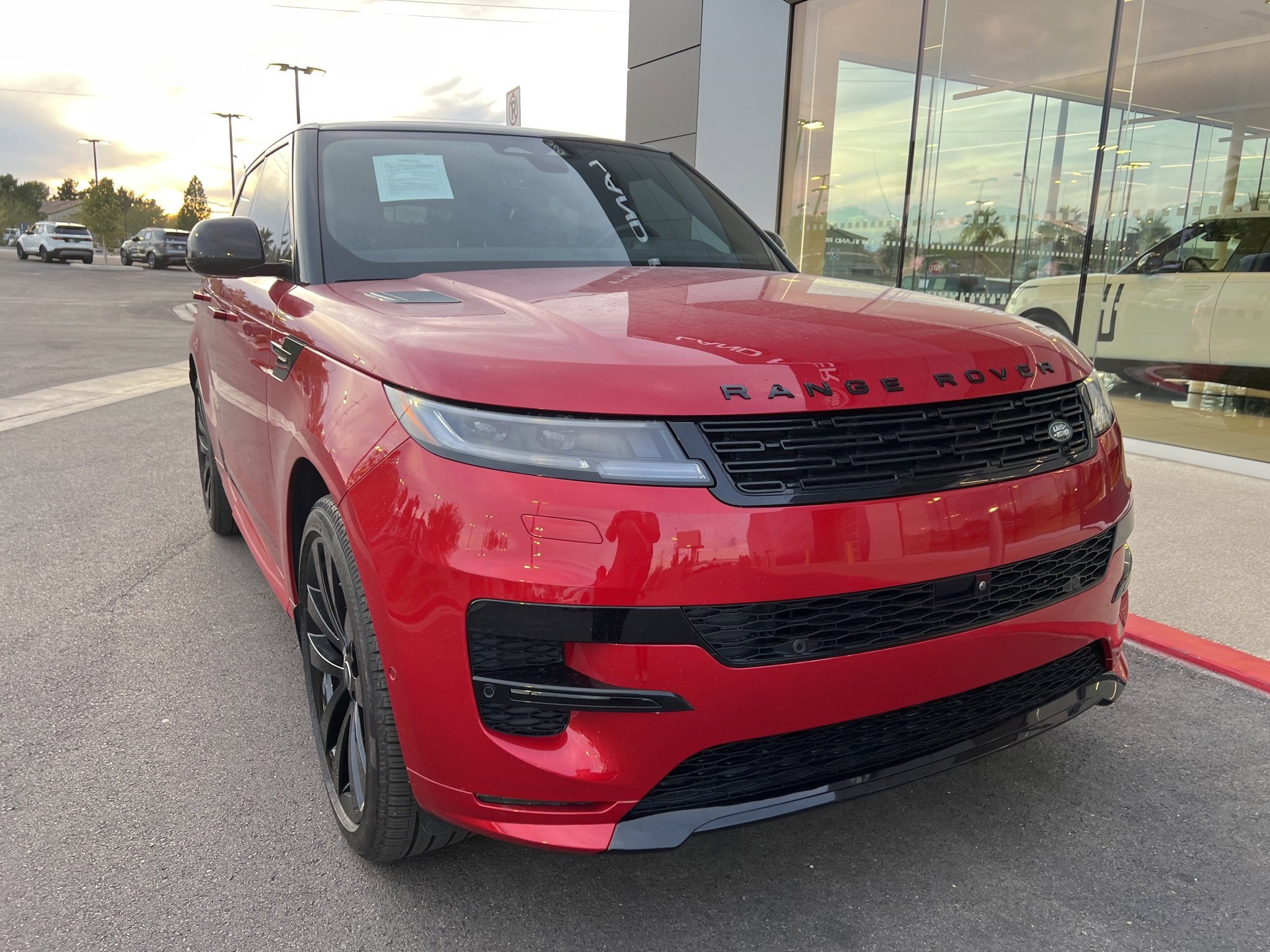 Used 2025 Land Rover Range Rover Sport Dynamic SE image 3