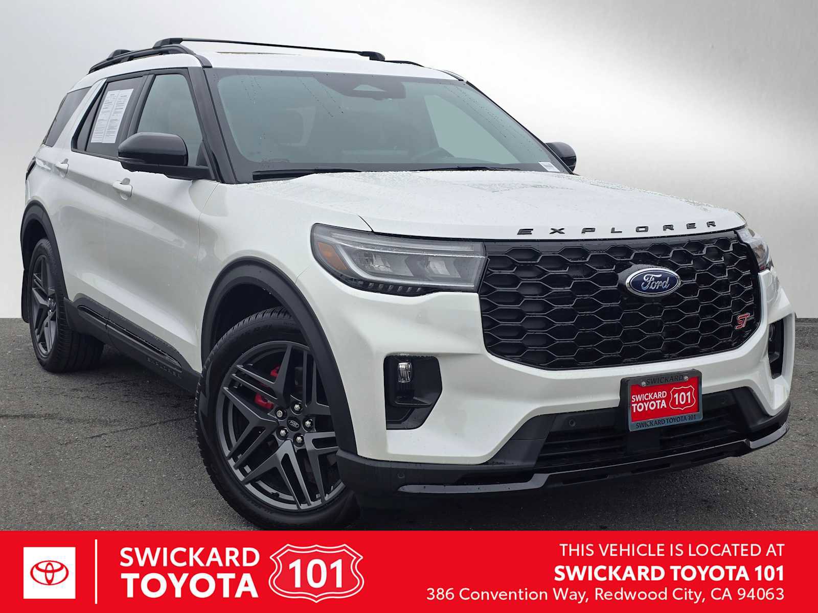 Used 2025 Ford Explorer ST image 1