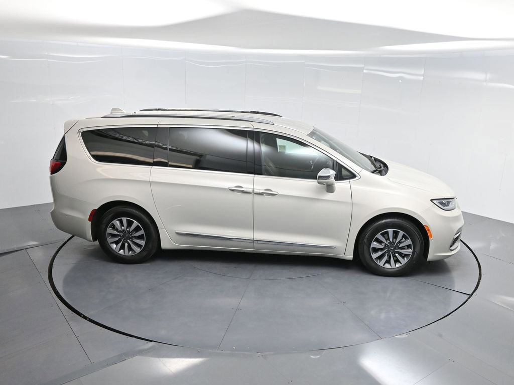 Used 2021 Chrysler Pacifica Limited w/ Premium & Safety Sphere Group image 62