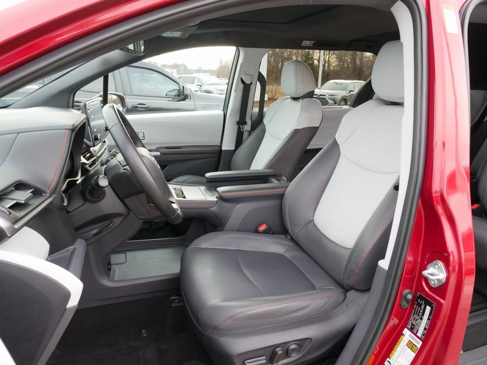 Used 2023 Toyota Sienna XSE image 17
