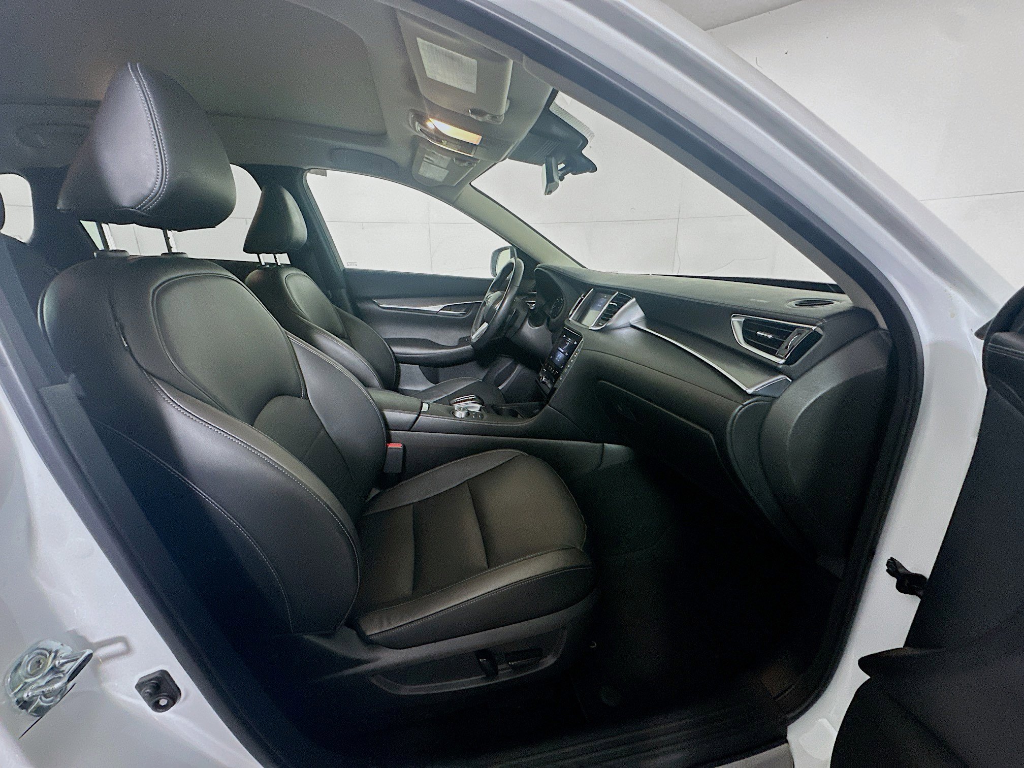 Used 2023 INFINITI QX50 Luxe image 30
