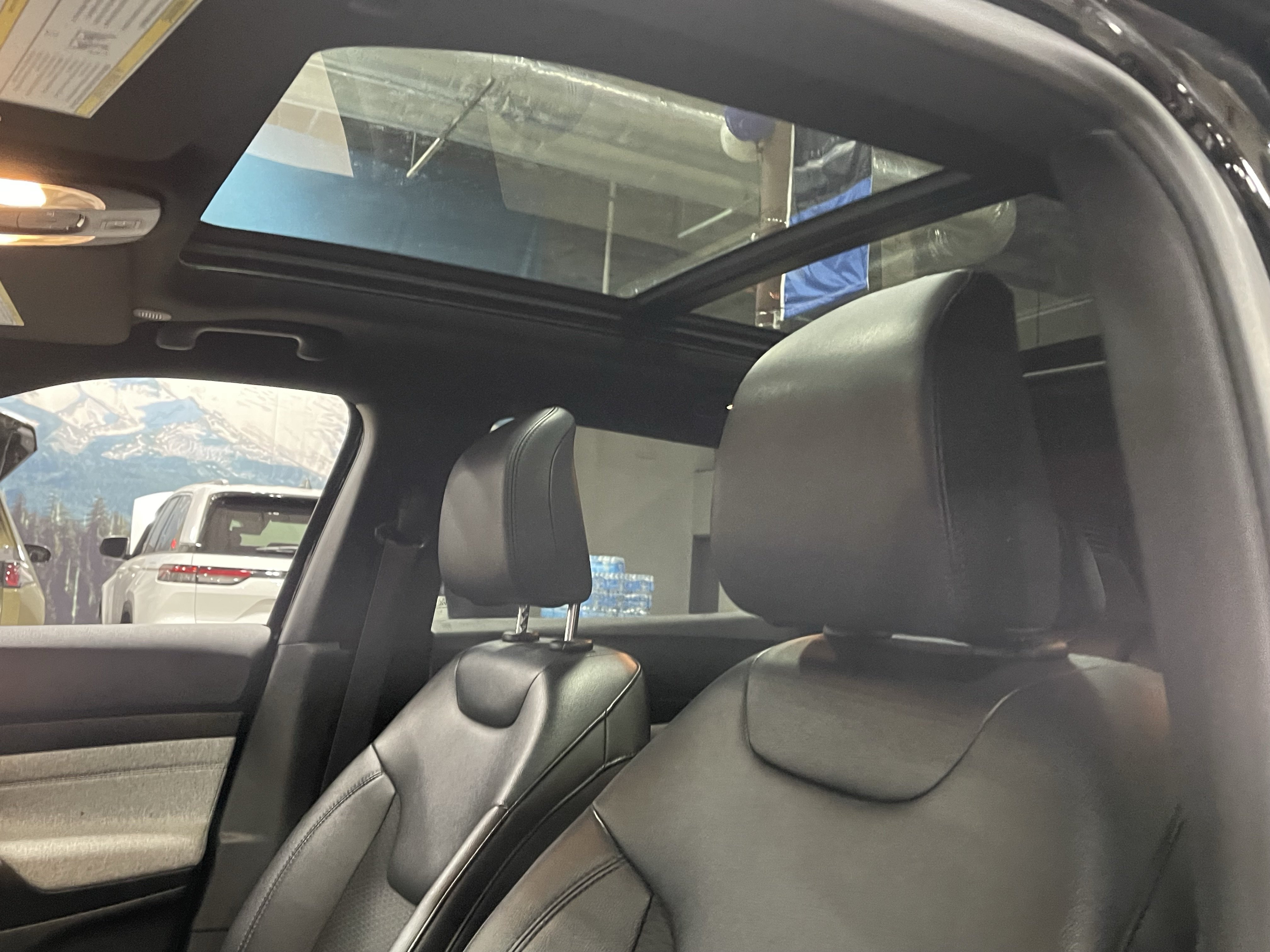 Certified 2025 Jeep Compass Latitude w/ Sun & Sound Group AWD/4WD image 22