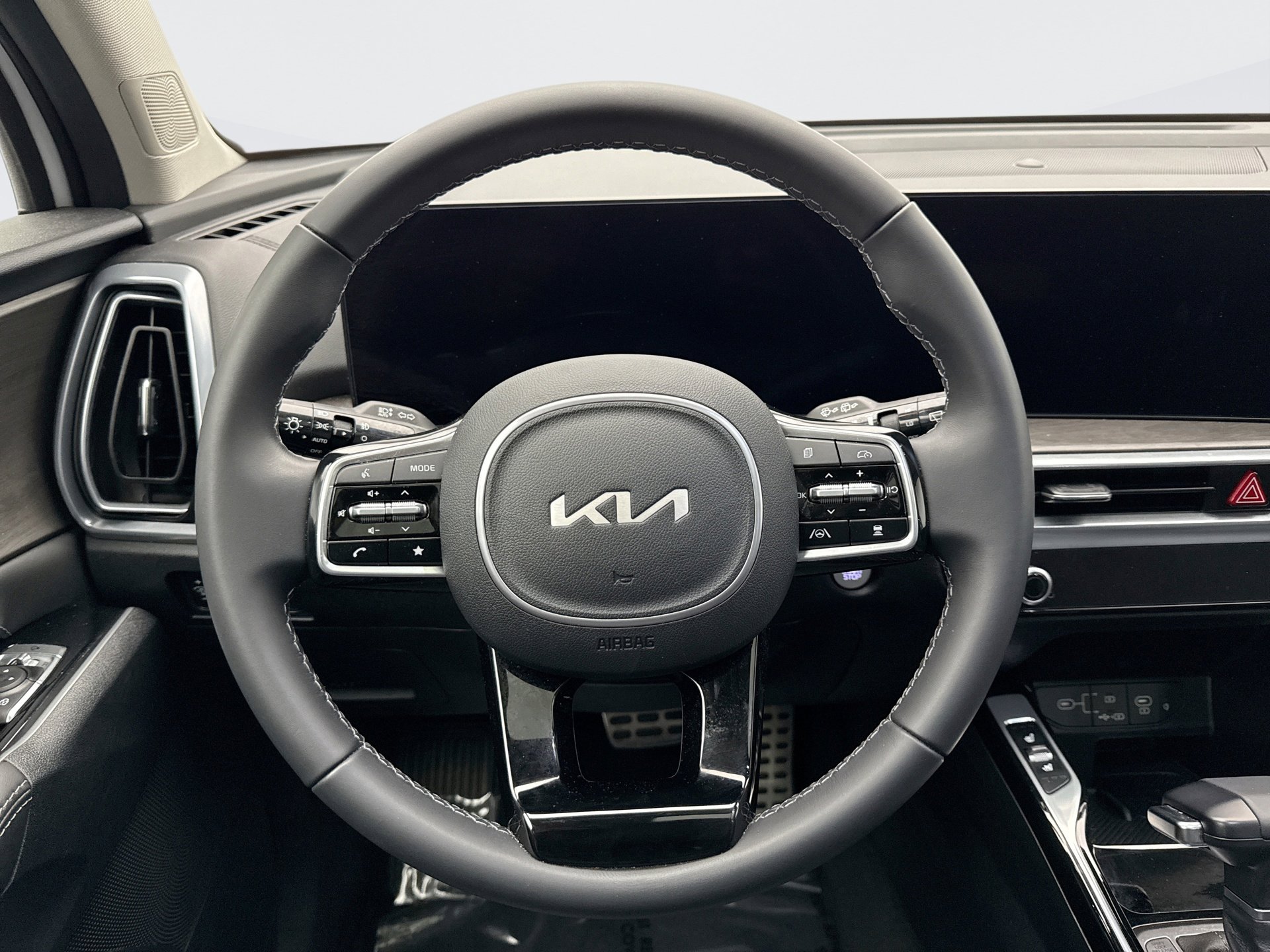 Used 2025 Kia Sorento SX image 12