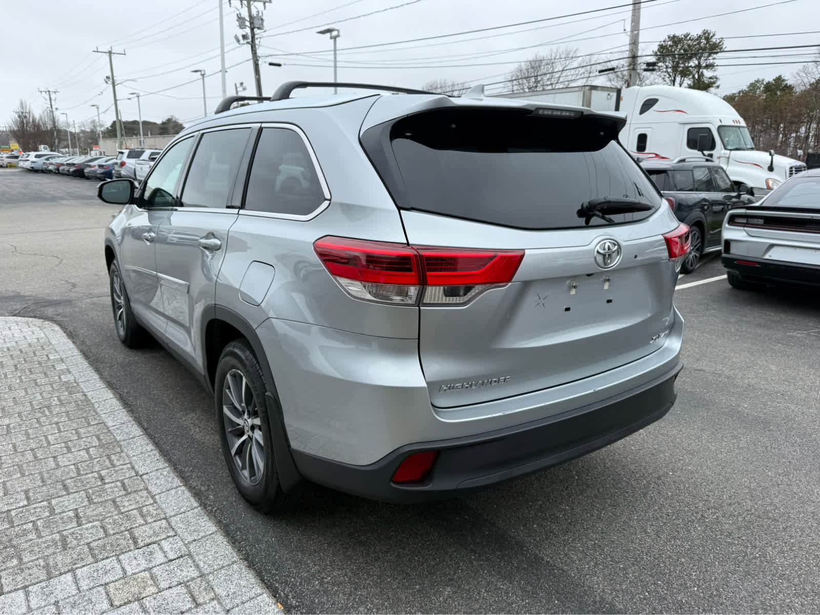 Used 2019 Toyota Highlander XLE image 6