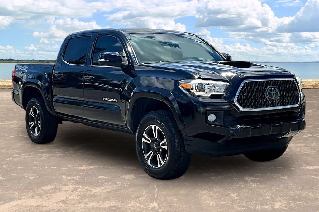 Used 2018 Toyota Tacoma TRD Sport w/ Technology Package AWD/4WD image 3