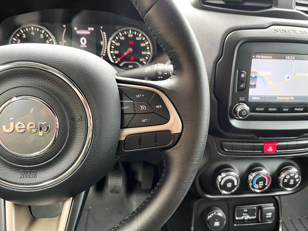 Used 2015 Jeep Renegade Latitude image 20