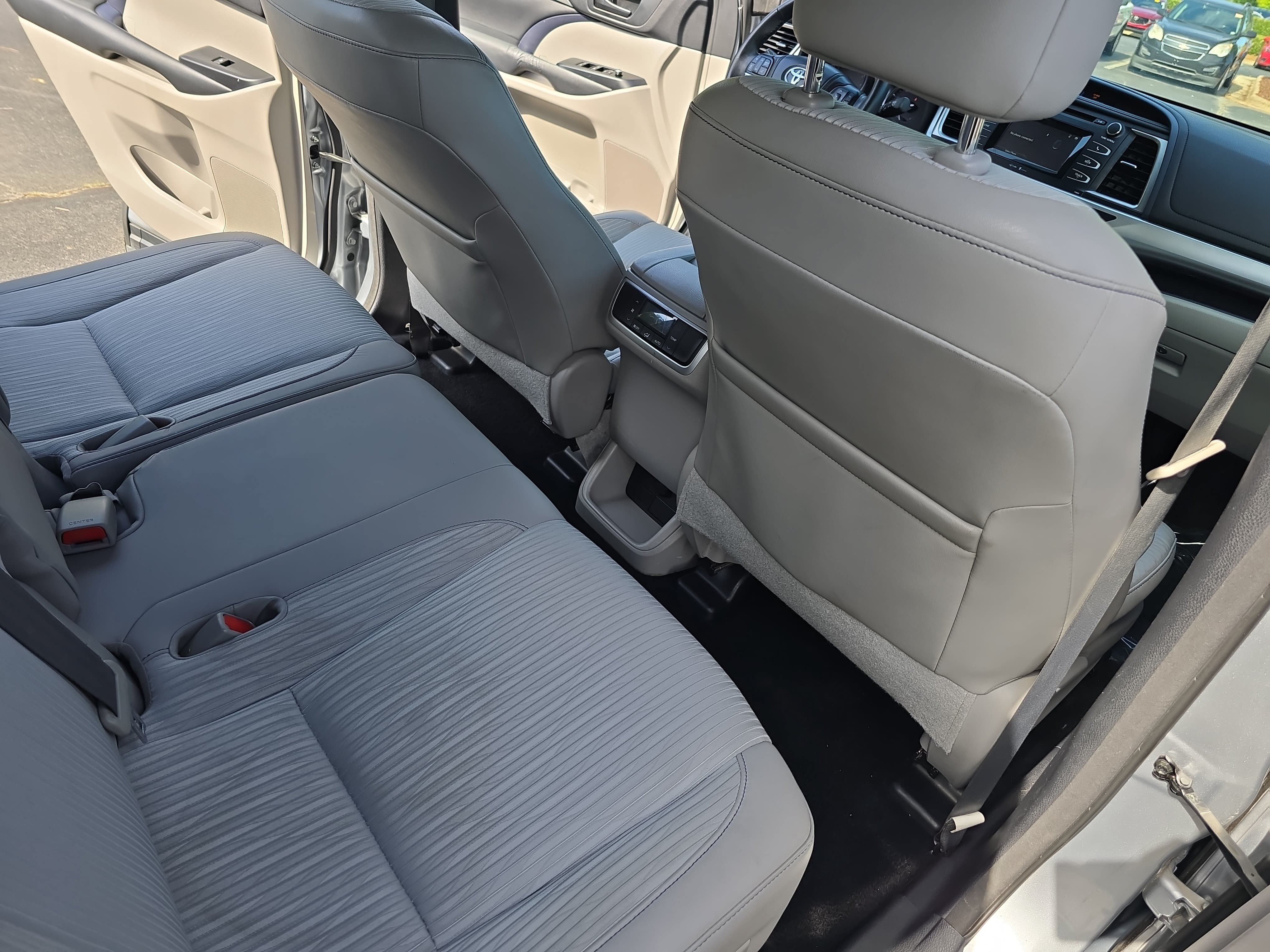 Used 2015 Toyota Highlander Plus FWD image 11