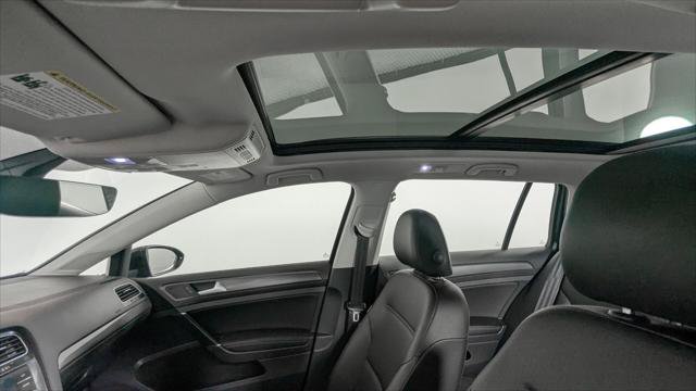 Used 2018 Volkswagen Golf SE FWD image 16
