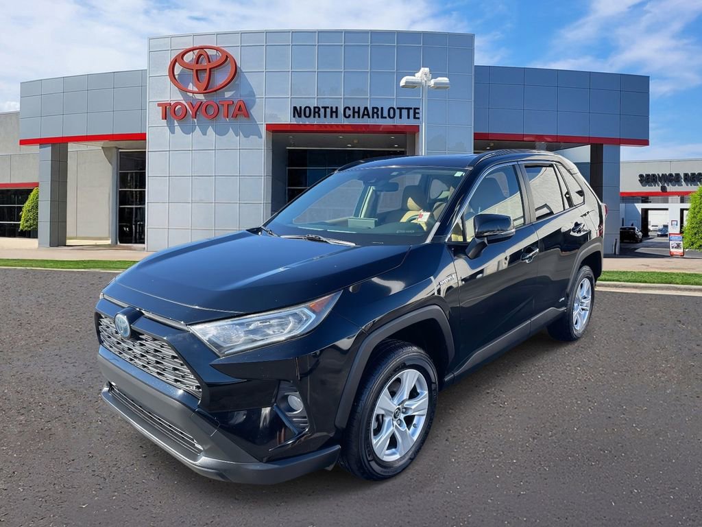 Used 2019 Toyota RAV4 XLE AWD/4WD image 4