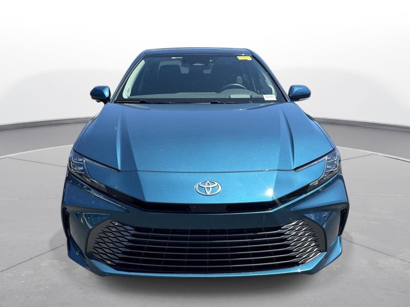 Used 2025 Toyota Camry XLE w/ Premium Plus Package FWD image 3