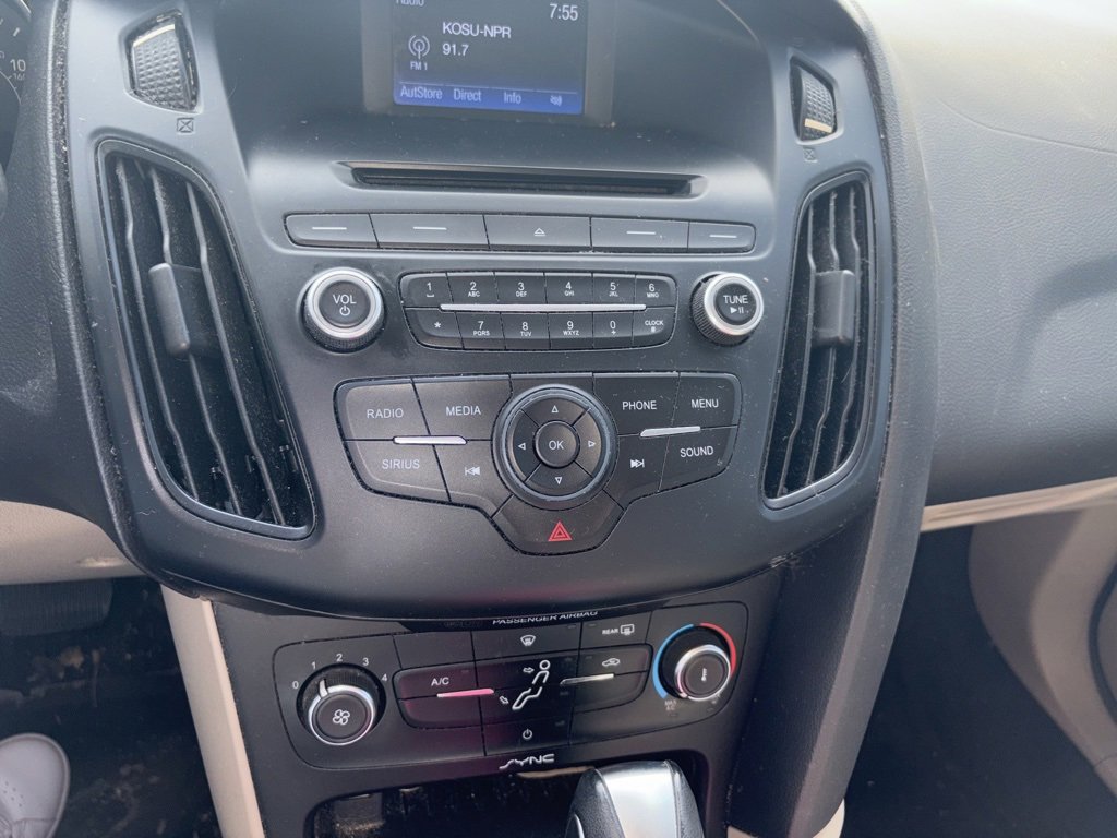 Used 2016 Ford Focus SE image 2