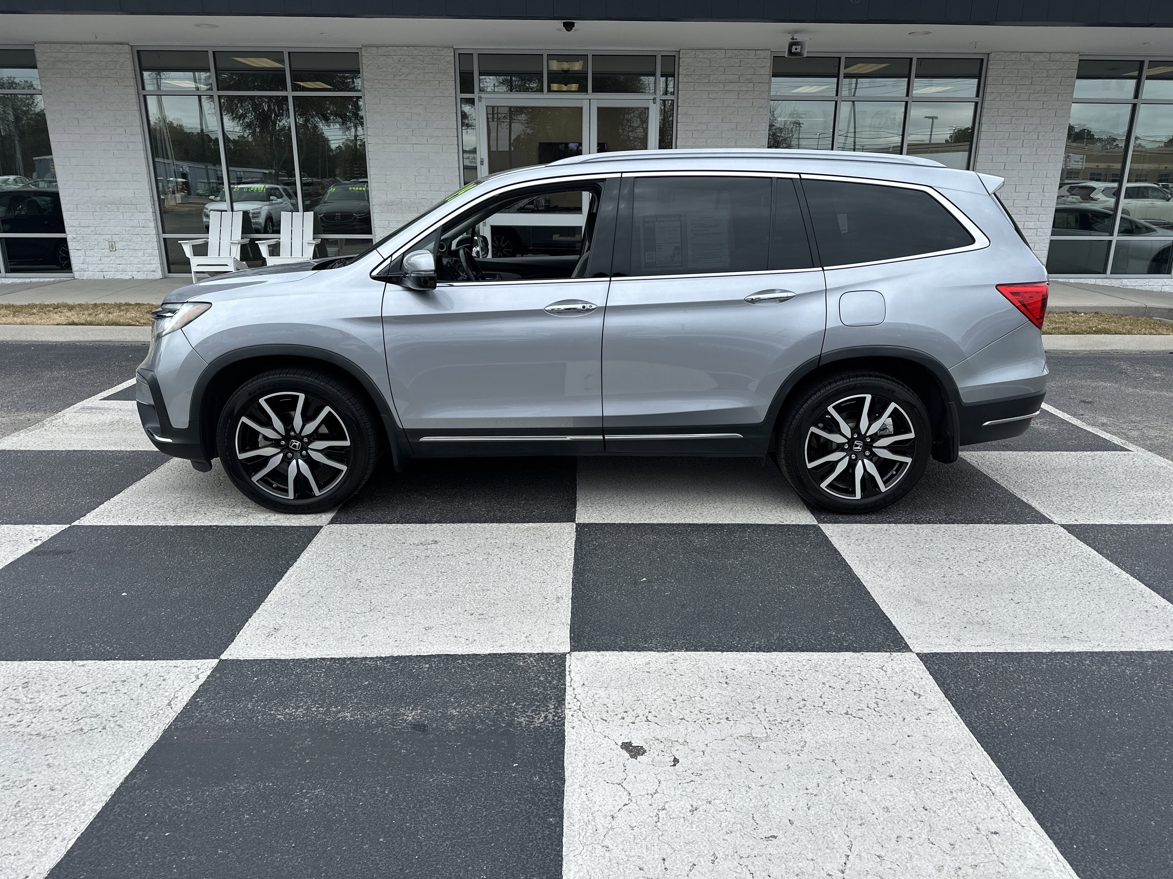 Used 2019 Honda Pilot Touring image 1