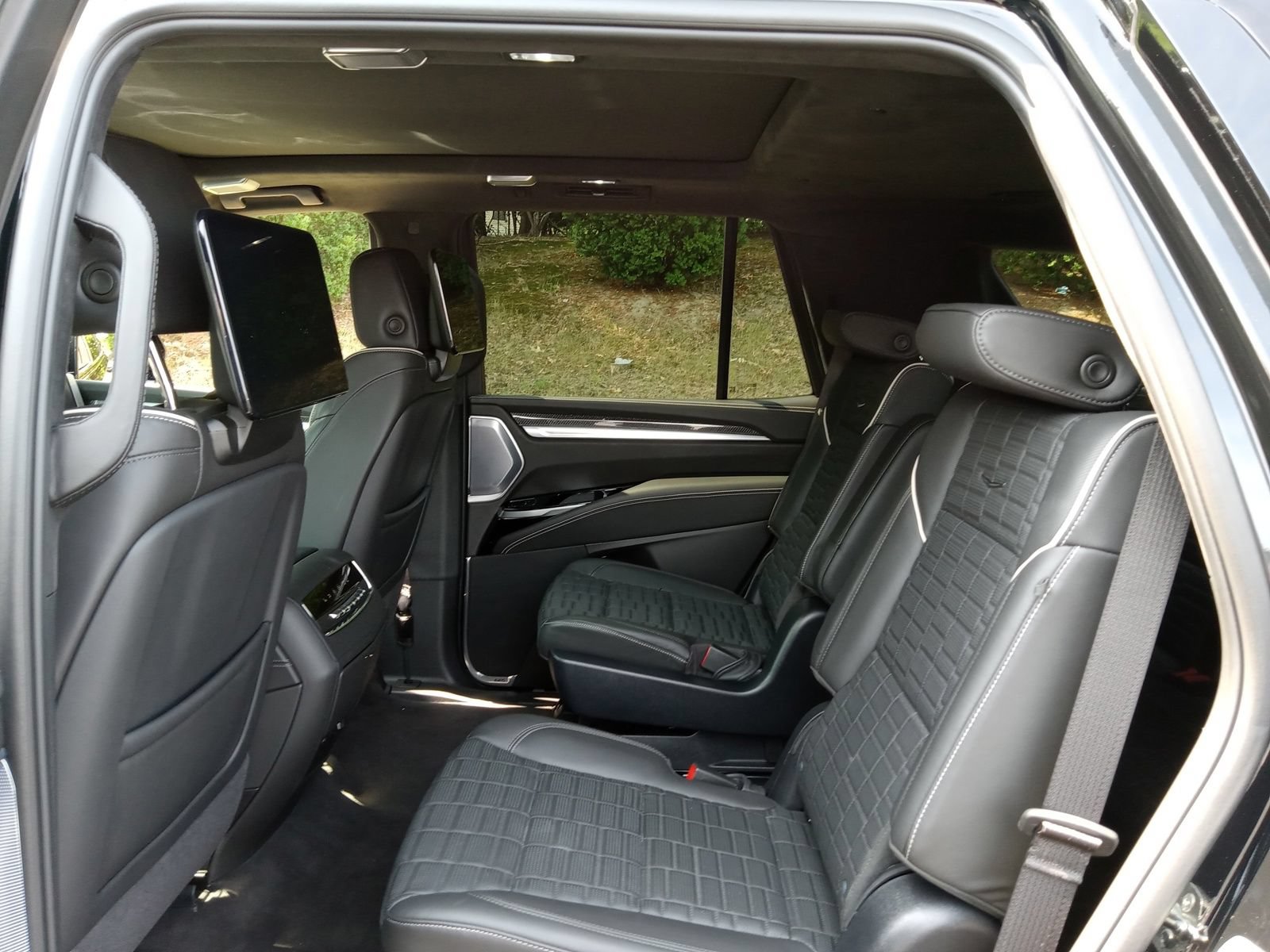 Certified 2025 Cadillac Escalade V AWD/4WD image 25