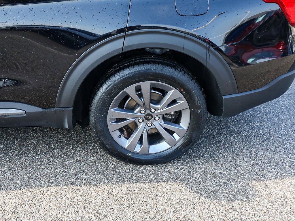 Used 2023 Ford Explorer XLT w/ Equipment Group 202A image 4