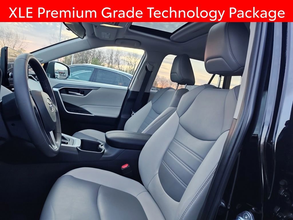 Used 2023 Toyota RAV4 XLE Premium image 7