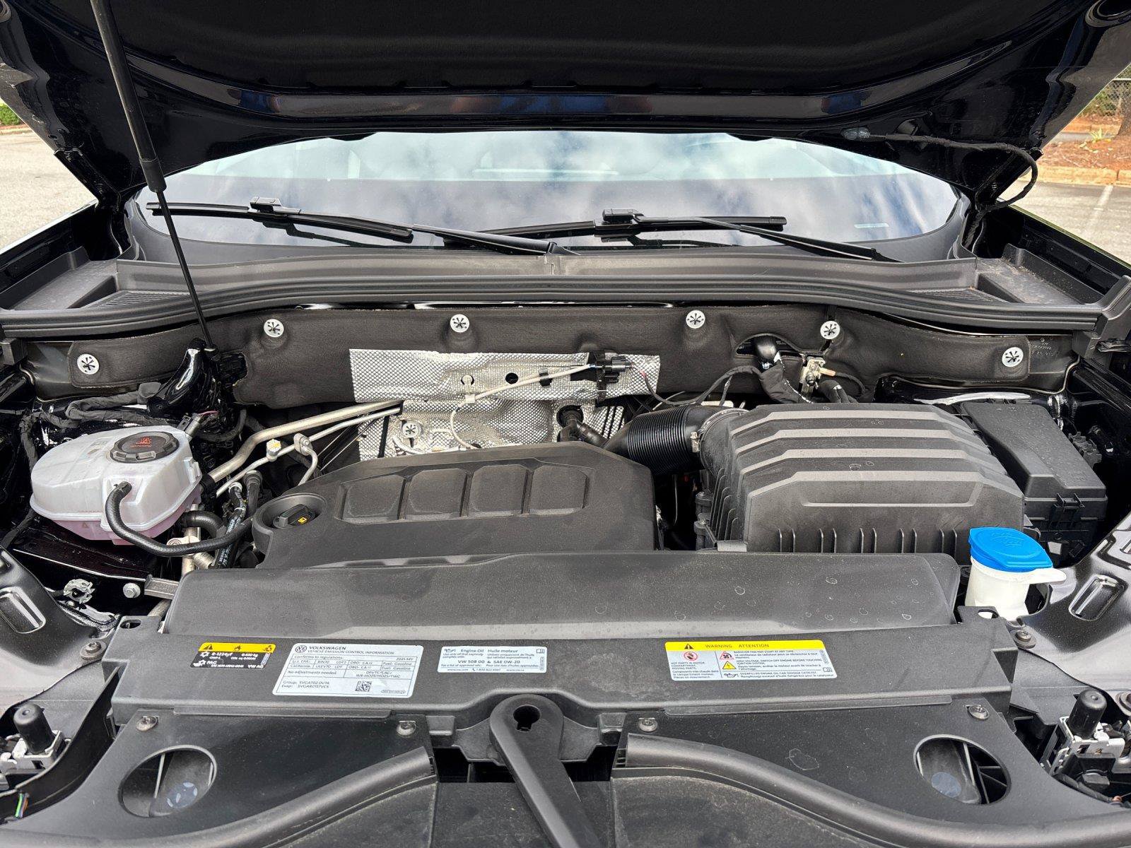 Used 2025 Volkswagen Atlas Peak Edition SE AWD/4WD image 9