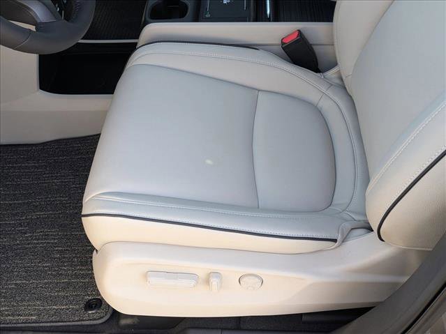 New 2026 Honda Odyssey Touring image 4