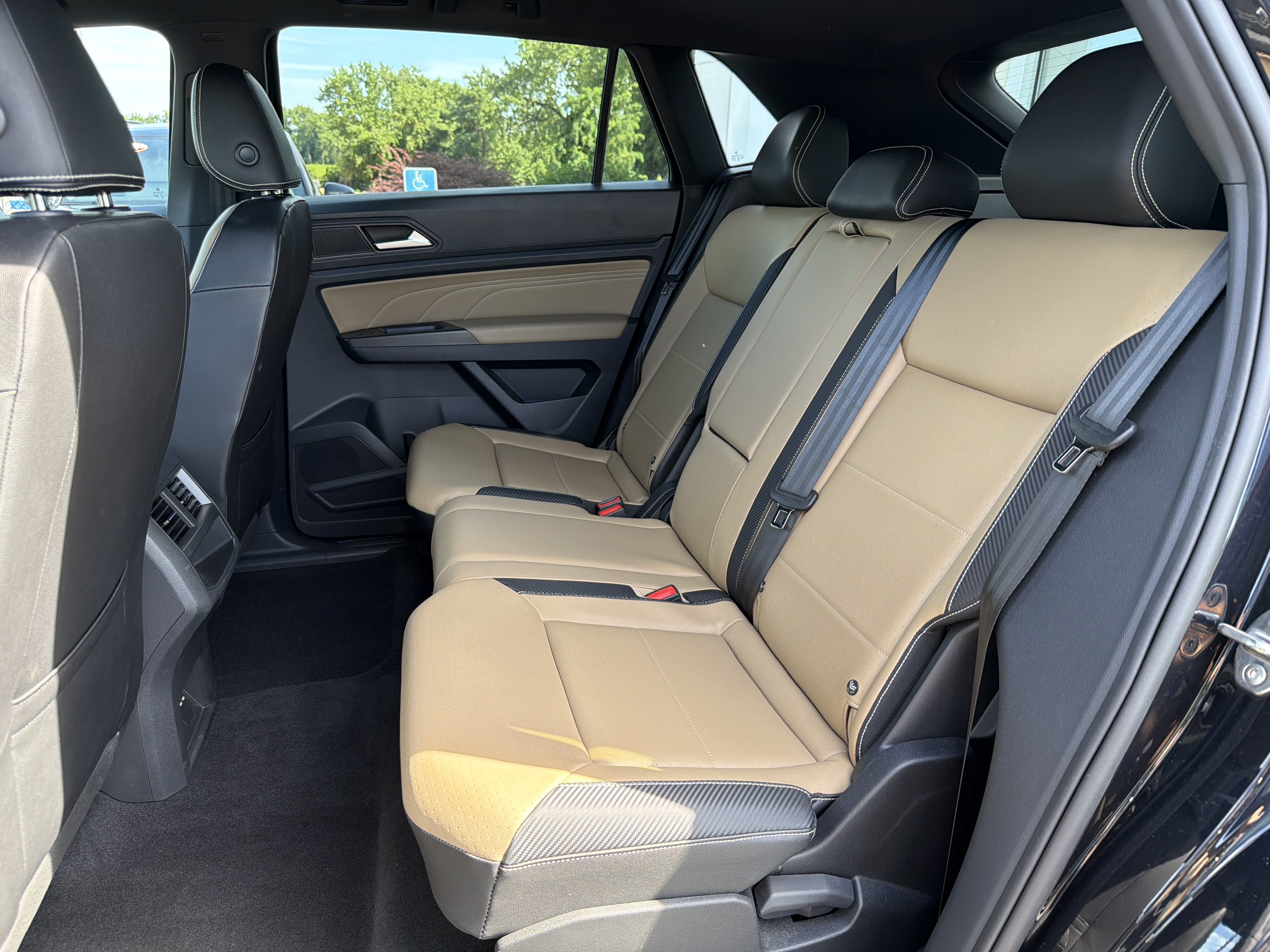 Certified 2023 Volkswagen Atlas Cross Sport SE w/ Panoramic Sunroof Package AWD/4WD image 24