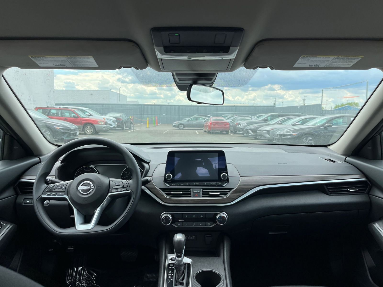 Used 2025 Nissan Altima 2.5 SV image 34