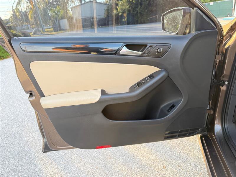 Used 2015 Volkswagen Jetta TDI SEL image 12
