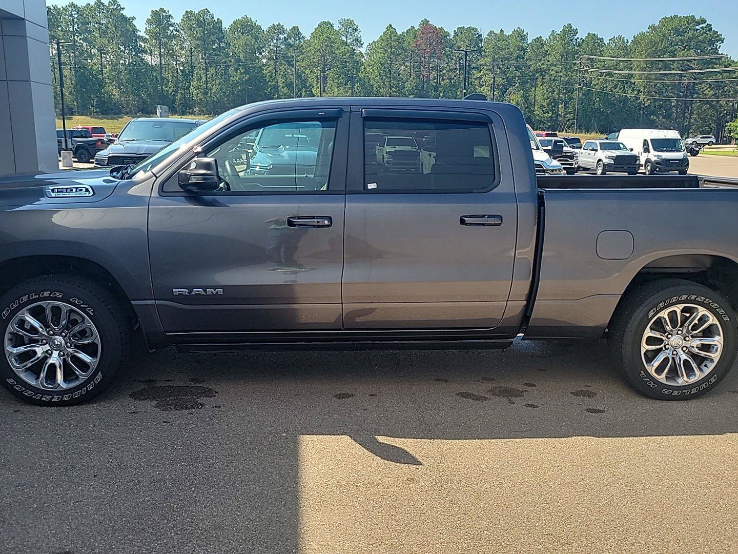 Used 2023 RAM 1500 Laramie AWD/4WD image 2