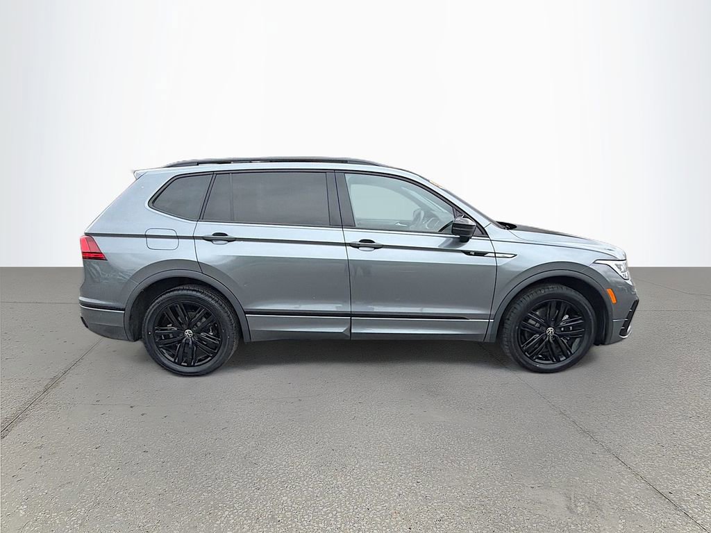 Used 2022 Volkswagen Tiguan SE R-Line image 2