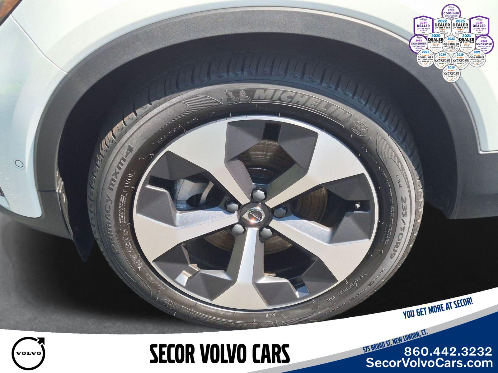 Certified 2023 Volvo XC40 B5 Plus w/ Protection Package Premier AWD/4WD image 30