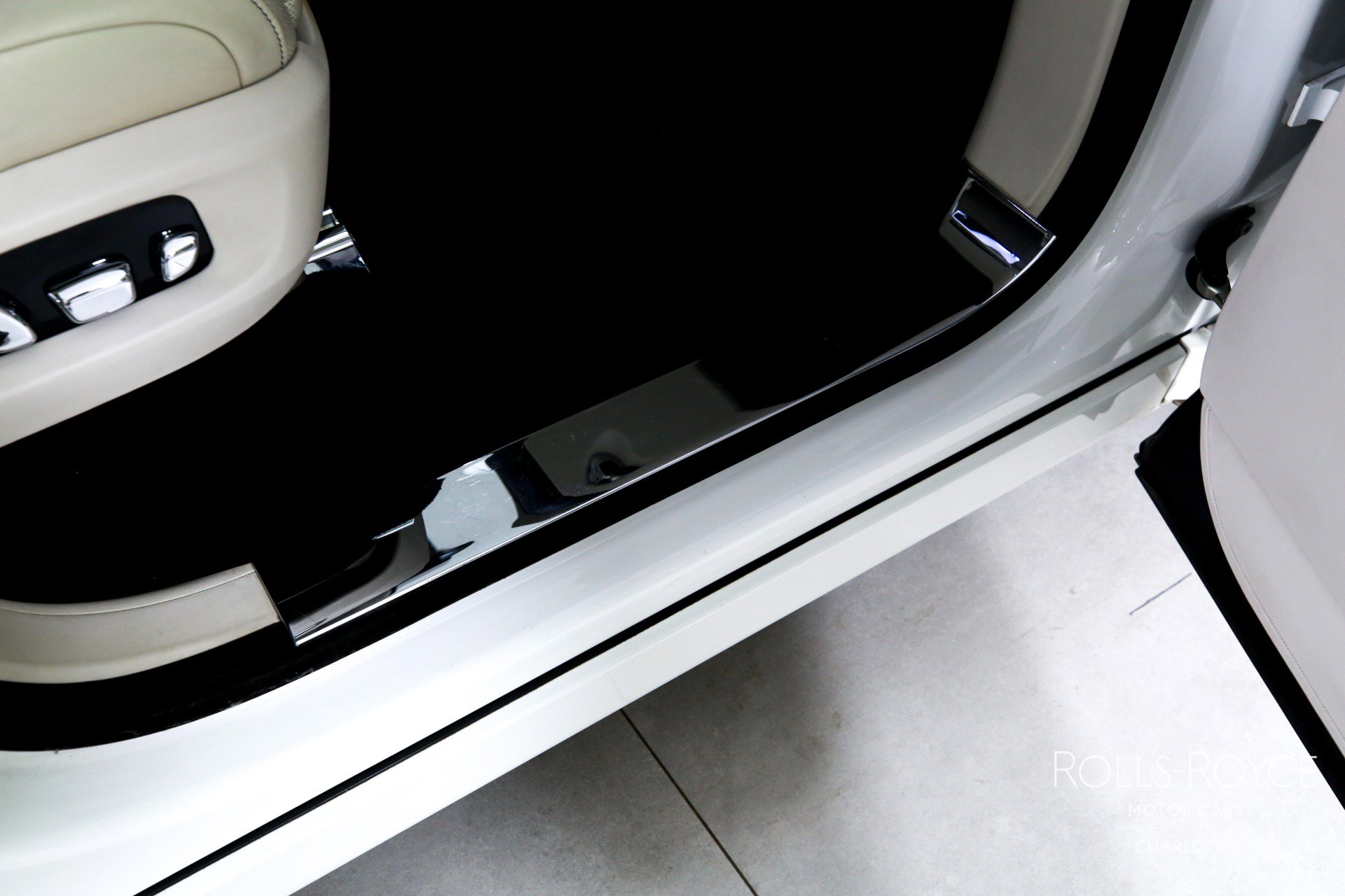 Used 2020 Rolls-Royce Cullinan image 36