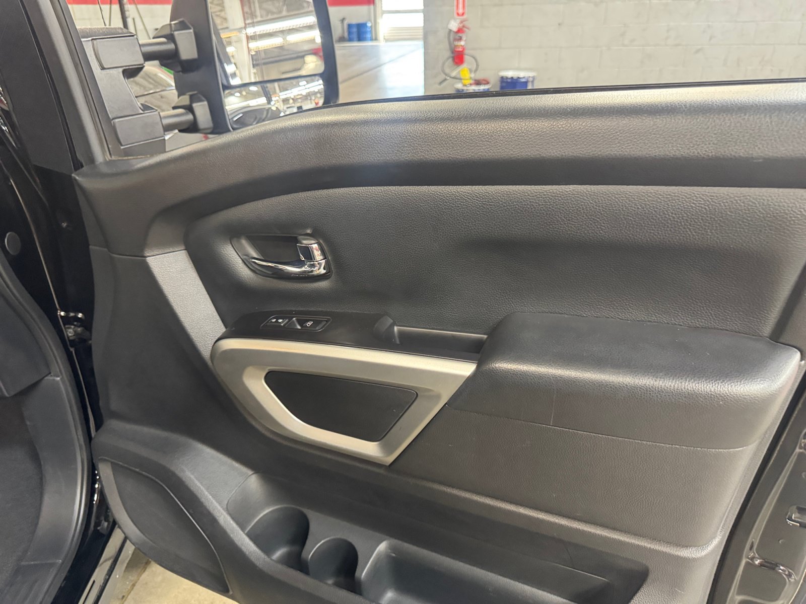 Used 2020 Nissan Titan SV w/ SV Convenience Package AWD/4WD image 16