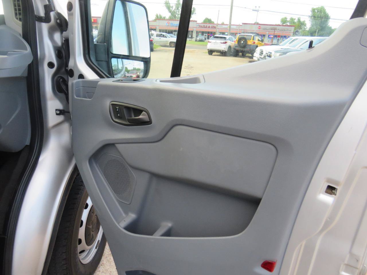 Used 2015 Ford Transit 350 XL RWD image 22