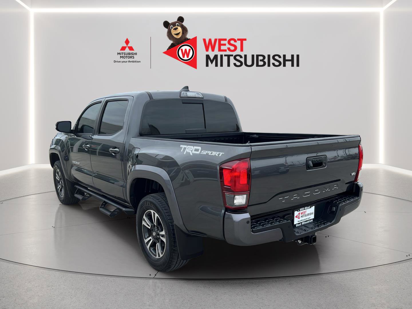 Used 2018 Toyota Tacoma TRD Sport w/ Technology Package RWD image 4