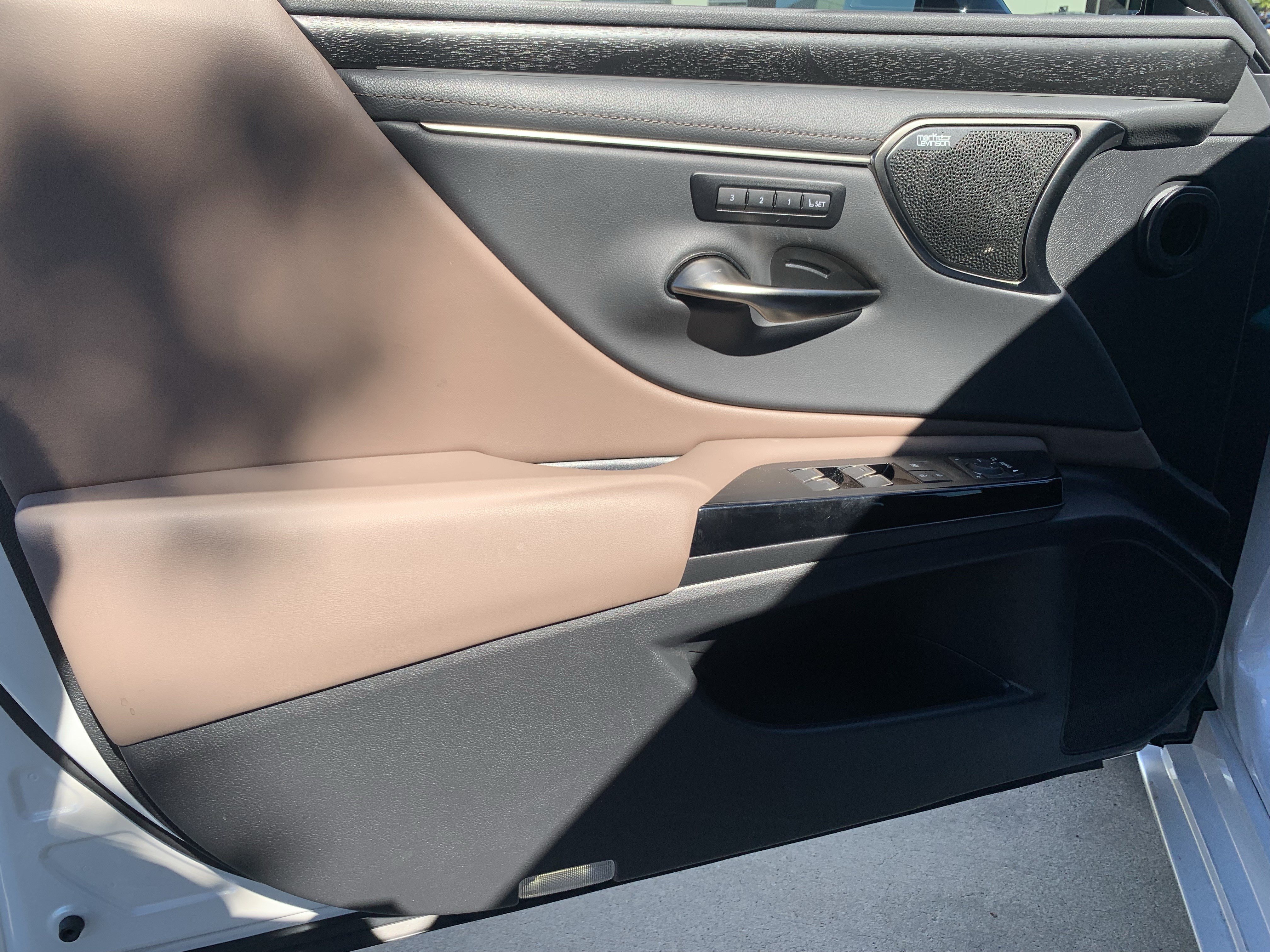 Used 2025 Lexus ES 350 Ultra Luxury FWD image 14
