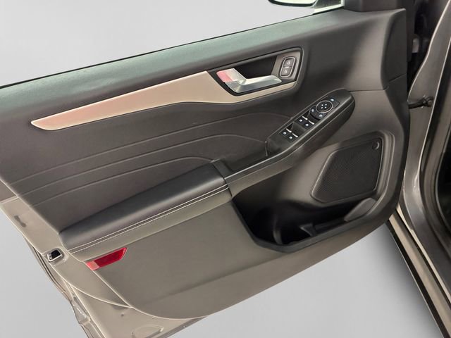 Used 2021 Ford Escape SE w/ SE Sport Appearance Package AWD/4WD image 13