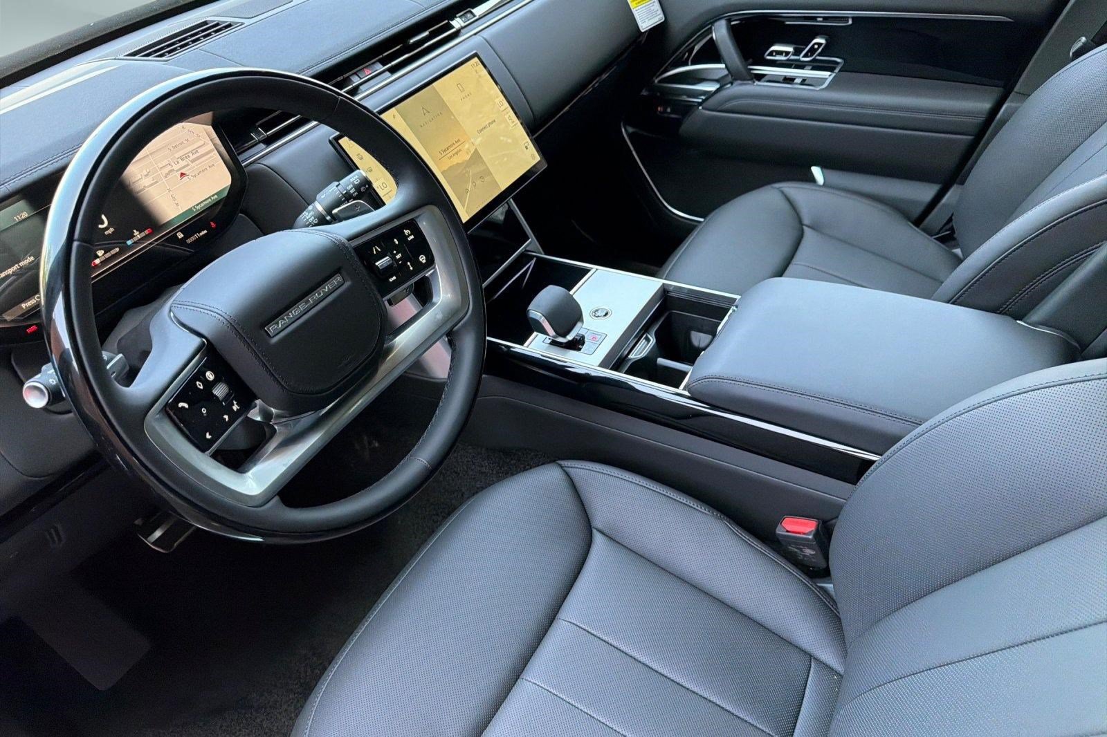 New 2026 Land Rover Range Rover Long Wheelbase SE AWD/4WD image 4