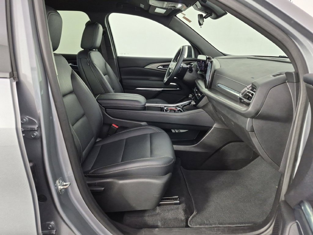 Certified 2025 Chevrolet Traverse LT AWD/4WD image 37