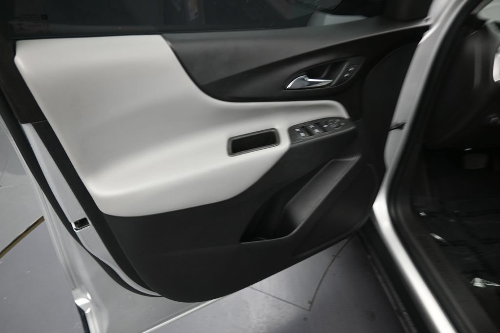 Used 2021 Chevrolet Equinox LS FWD image 11