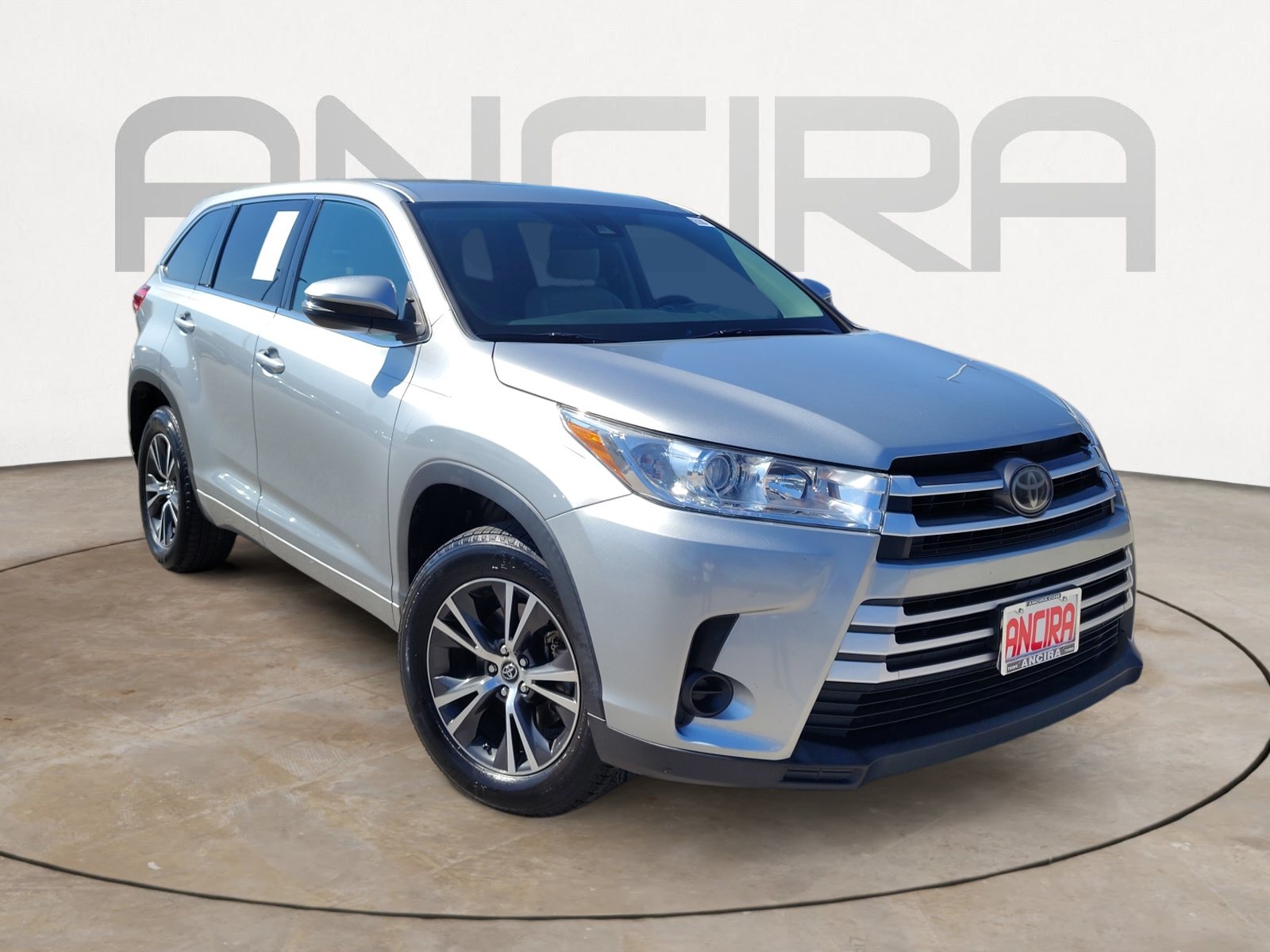 Used 2017 Toyota Highlander LE FWD image 4