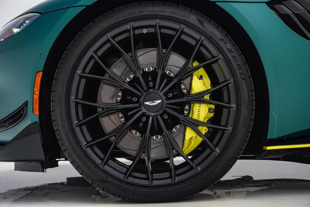 Used 2023 Aston Martin V8 Vantage Coupe RWD image 17