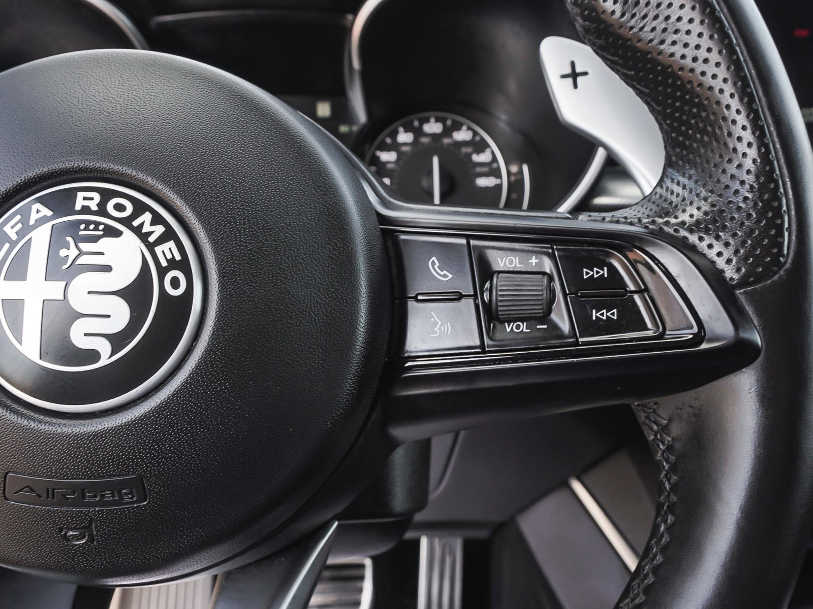 Used 2023 Alfa Romeo Stelvio Veloce image 19