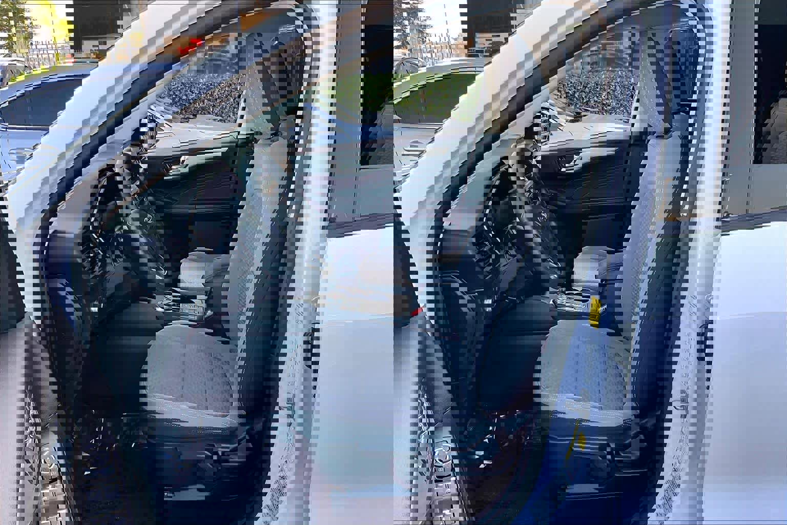 Used 2021 Ford Escape SE image 7