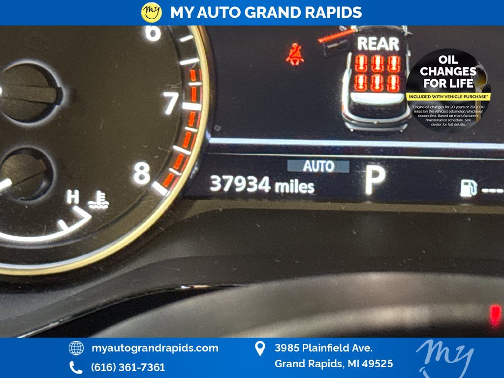 Used 2025 Nissan Pathfinder SL AWD/4WD image 18