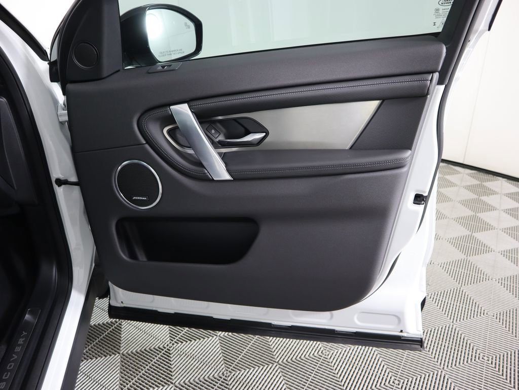 Used 2025 Land Rover Discovery Sport Dynamic SE image 26