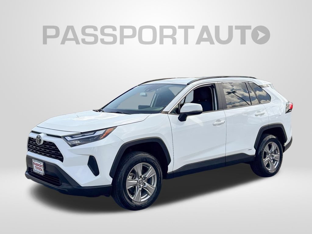 Used 2025 Toyota RAV4 XLE AWD/4WD image 1