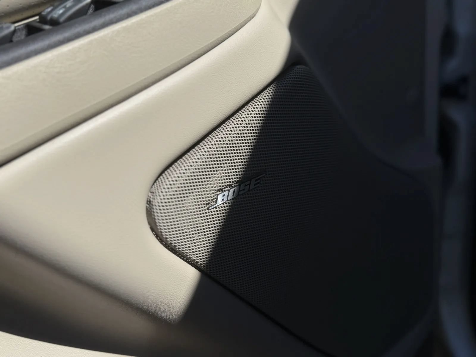 Used 2005 Cadillac Escalade AWD image 26