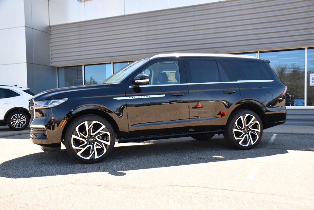 New 2026 Lincoln Navigator Reserve AWD/4WD image 2