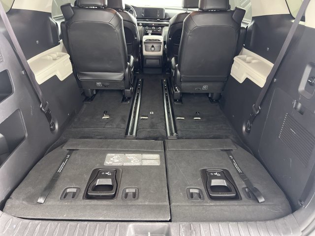 Used 2023 Kia Carnival LX FWD image 25