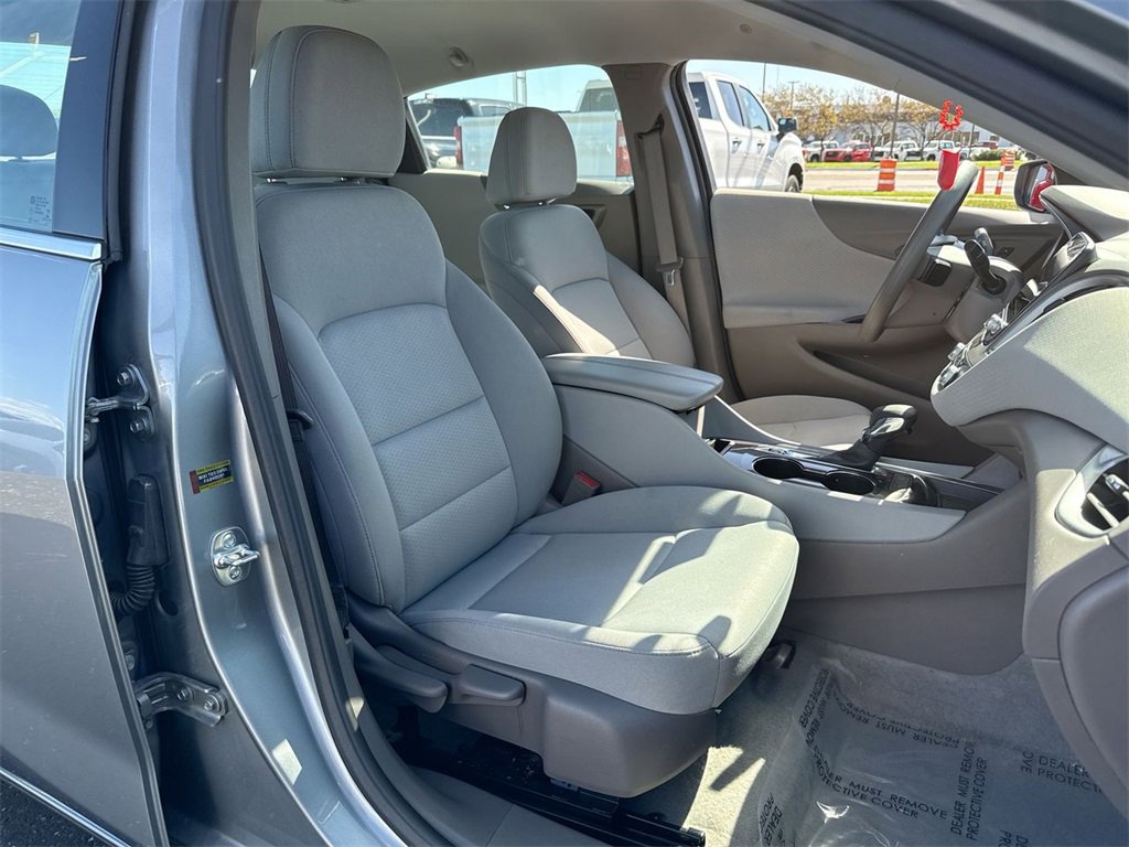 Used 2025 Chevrolet Malibu LT image 25
