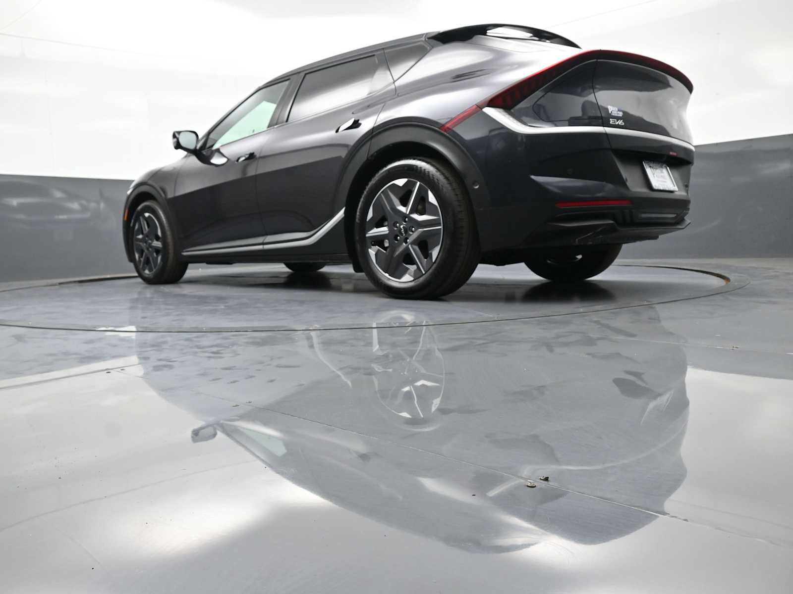 Certified 2025 Kia EV6 Light w/ Light LR Technology Package AWD/4WD image 31
