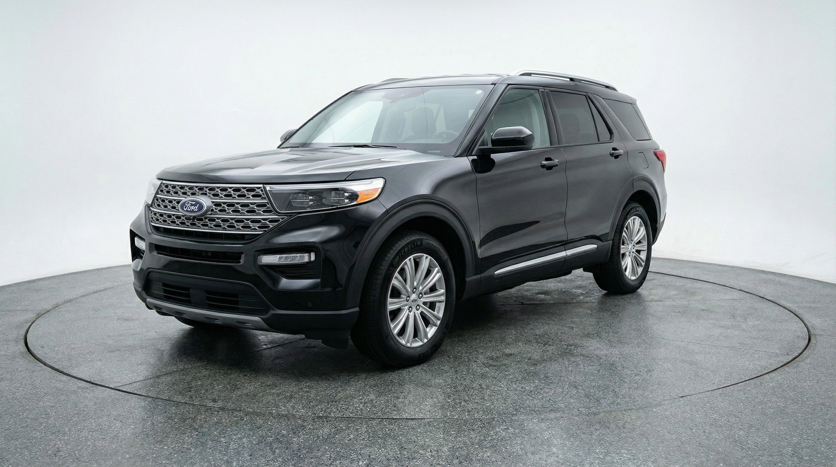 Used 2024 Ford Explorer Limited image 3