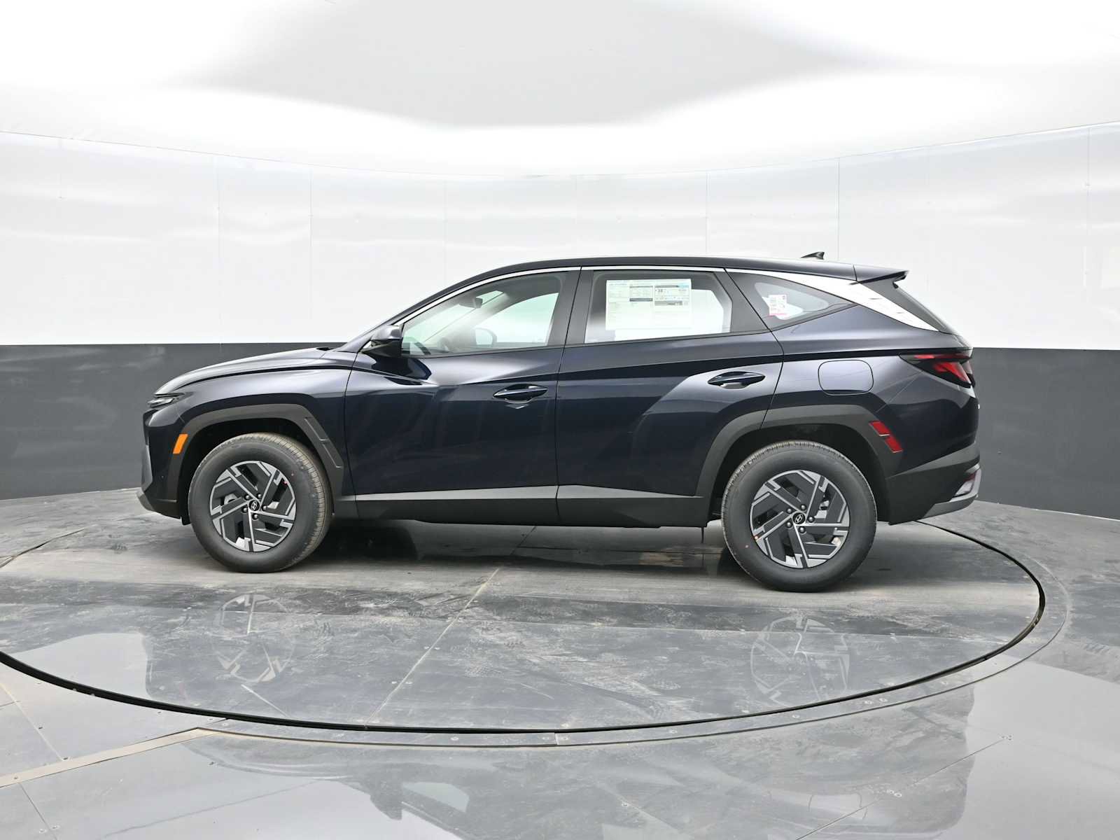 New 2026 Hyundai Tucson Blue SE image 4